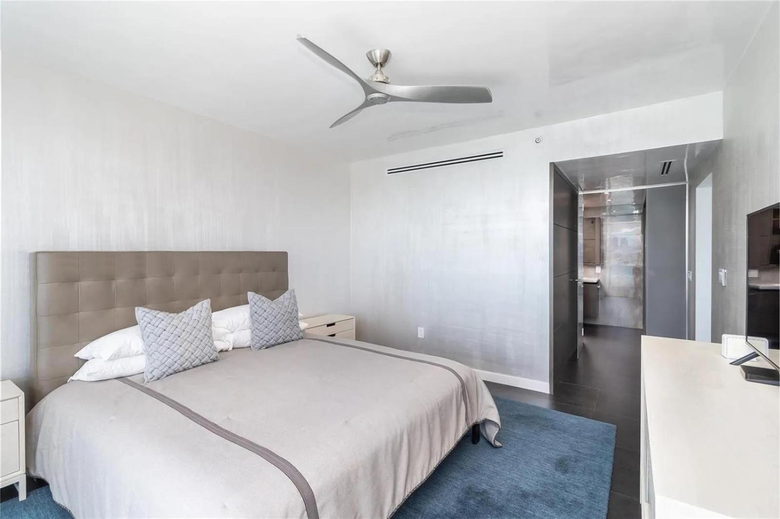 Apartment Sleek And Chic Two Bedrooms